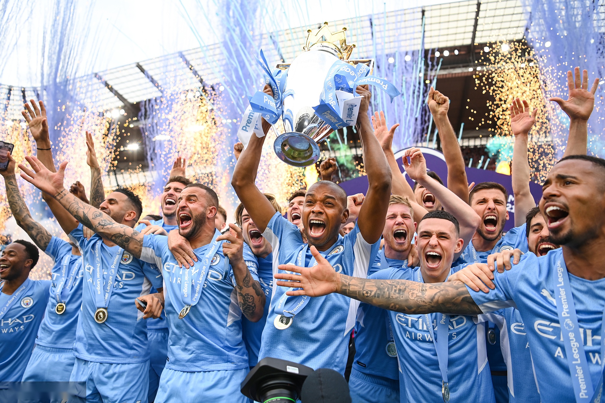 但他凭借脚 但他凭借脚